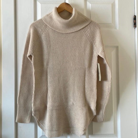 Cloth cream colored tunic sweater - Picture 1 of 9